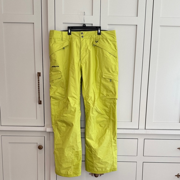 Patagonia Men's Bright Yellow Cargo snowboard pants 🏂🎿
